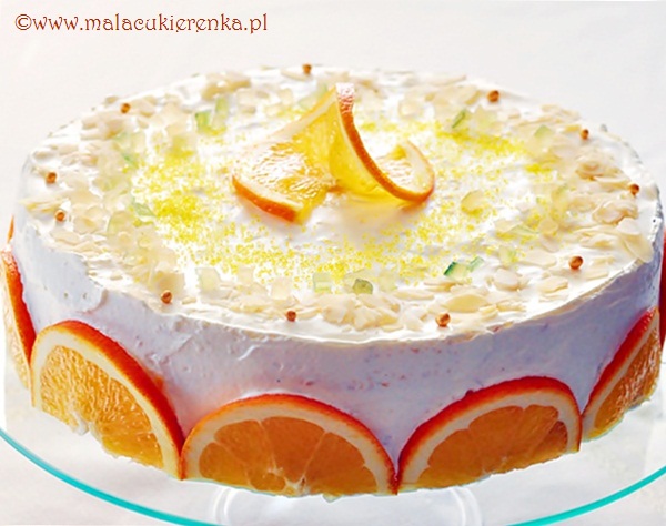 Pomarańczowy tort z kremem maślankowym