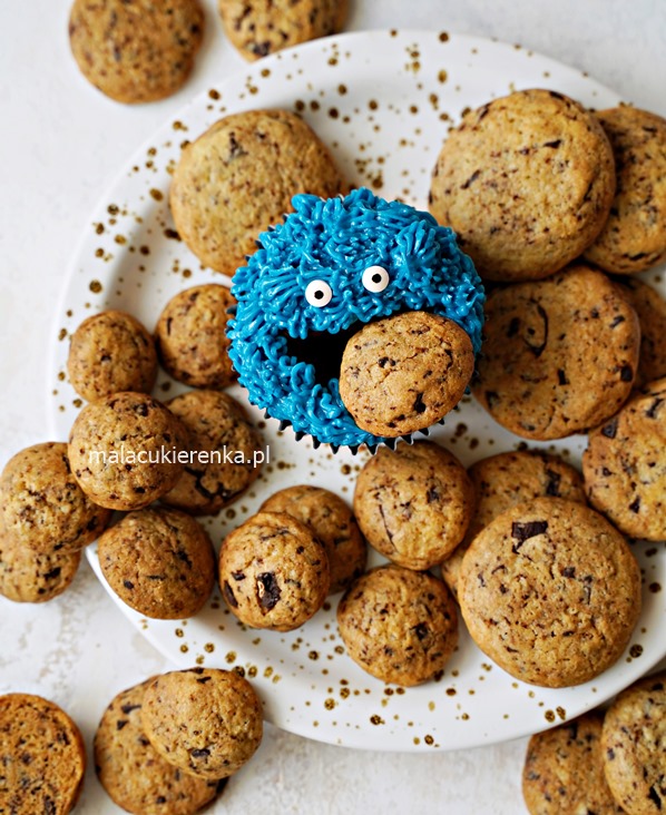 Mega babeczki czekoladowe ciasteczkowy potwór - Cookie Monster Cupcakes 5