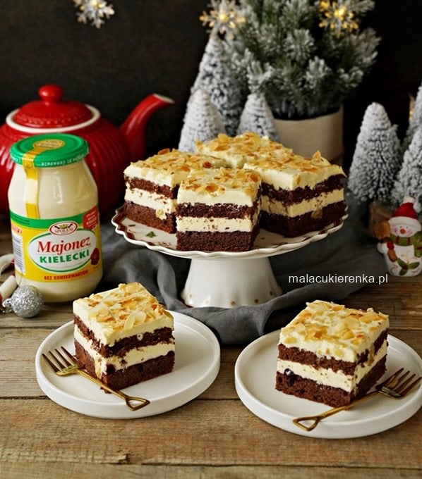 Obłędne świąteczne ciasto z kremem karmelowym i białą czekoladą 3