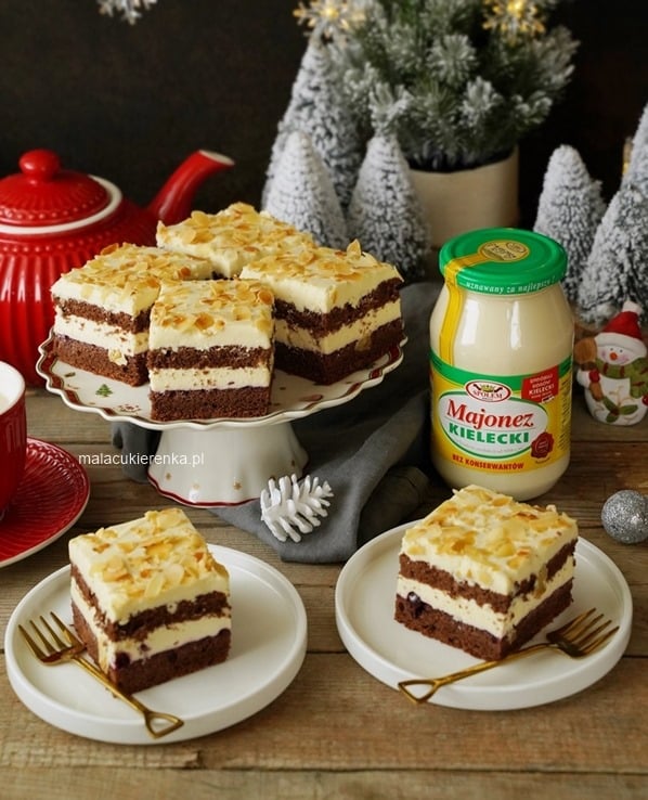 Obłędne świąteczne ciasto z kremem karmelowym i białą czekoladą 10