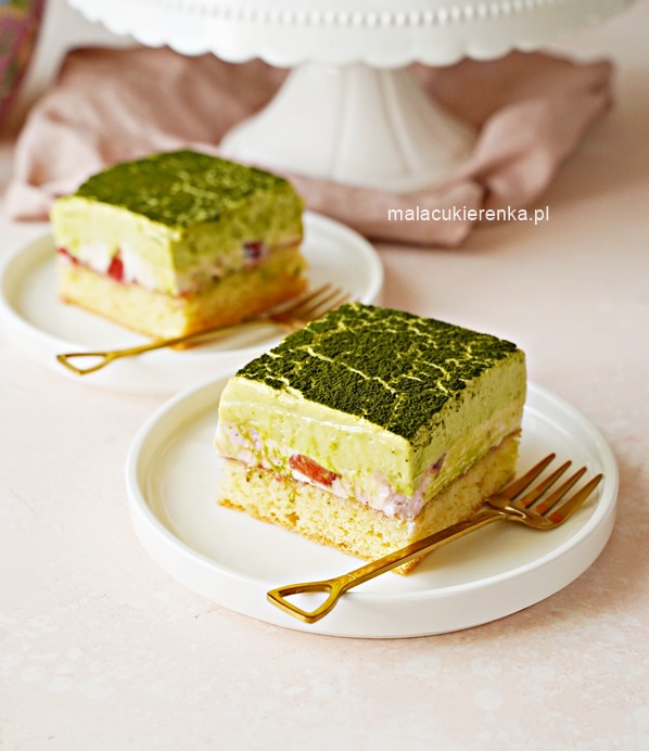 Obłędne ciasto pistacjowe z truskawkami 3