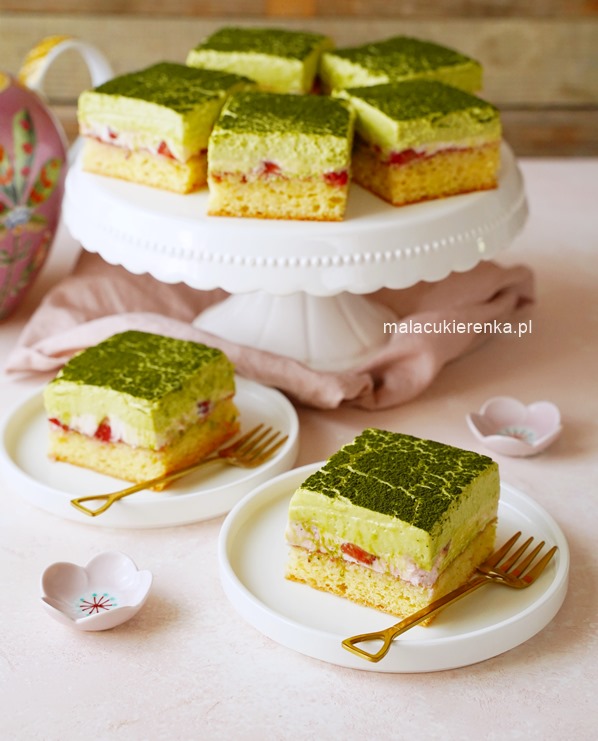 Obłędne ciasto pistacjowe z truskawkami 1