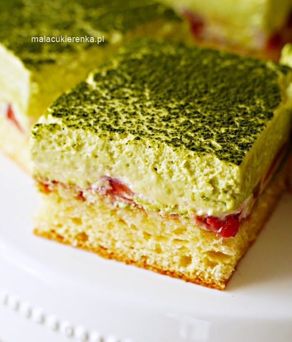 Obłędne ciasto pistacjowe z truskawkami