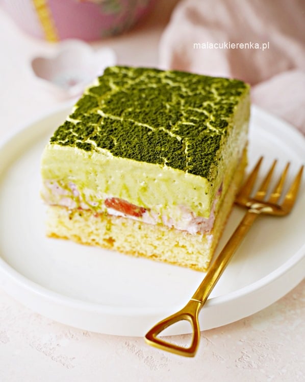 Obłędne ciasto pistacjowe z truskawkami 4