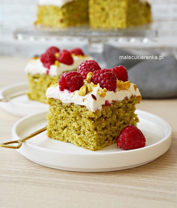 Niebo w ustach i zero roboty - Proste ciasto pistacjowe z malinami 6