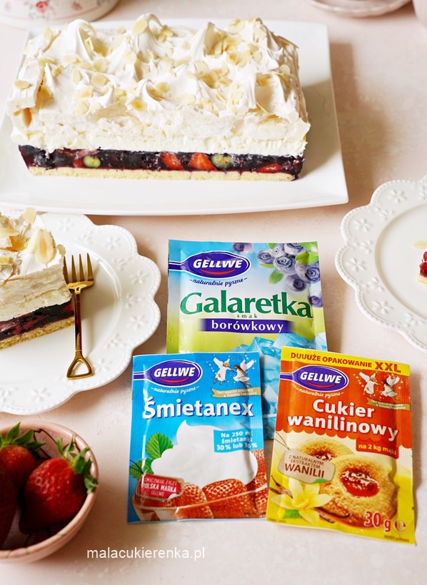 Ciasto jagodowo – truskawkowa chmurka z bezą 4