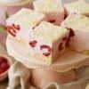 Letnie ciasto owocowe bez pieczenia z białą czekoladą 1