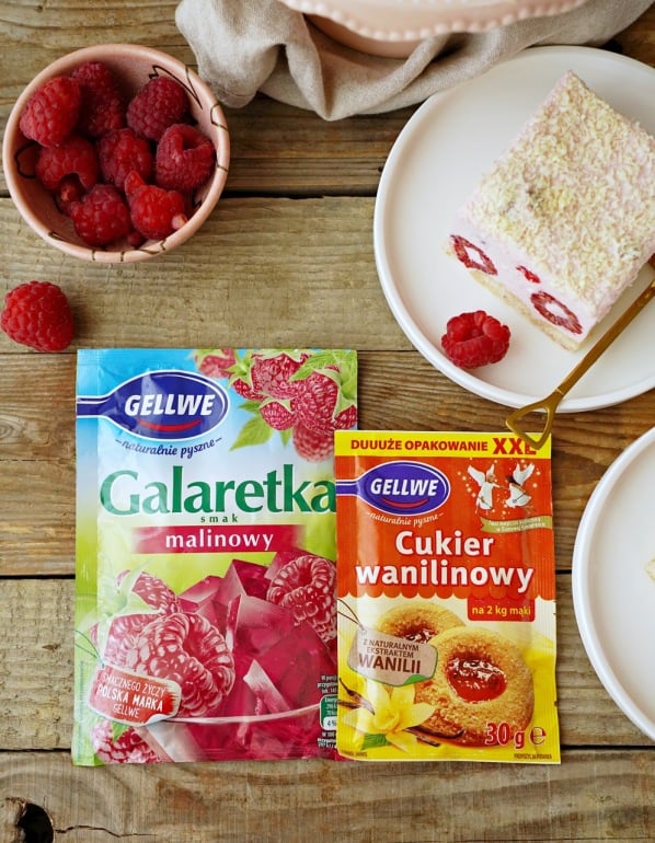 Letnie ciasto owocowe bez pieczenia z białą czekoladą 3