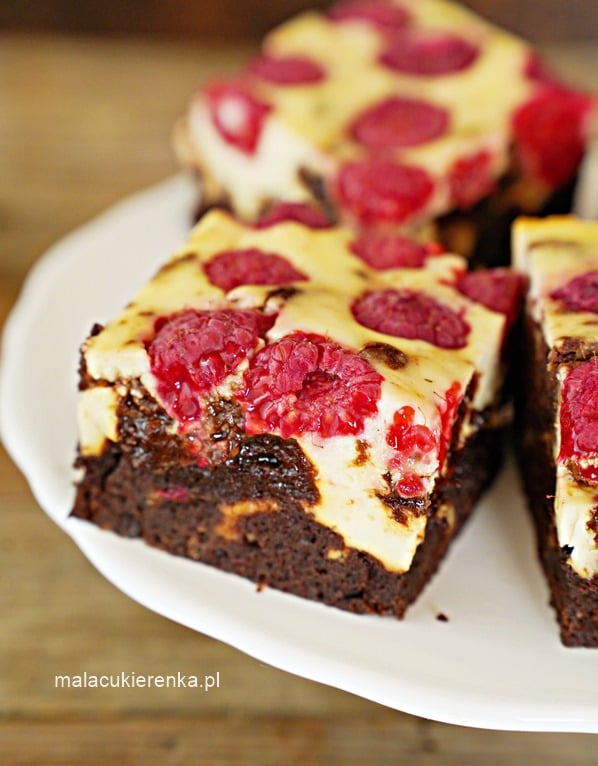 Obłędne ciasto czekoladowe z malinami i serem Brownie 4