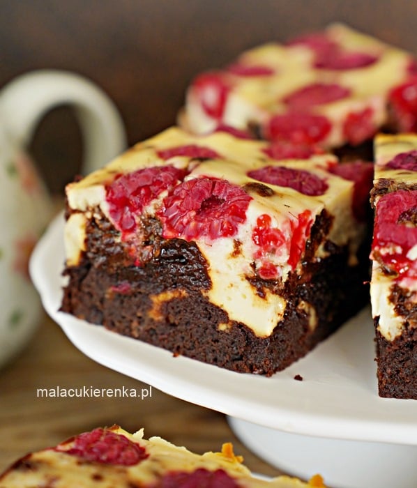 Obłędne ciasto czekoladowe z malinami i serem Brownie 1